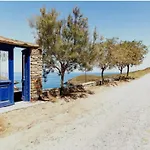 Agelos Beachfront Semesterbostad *