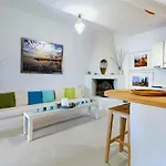 Semesterbostad Agelos Beachfront